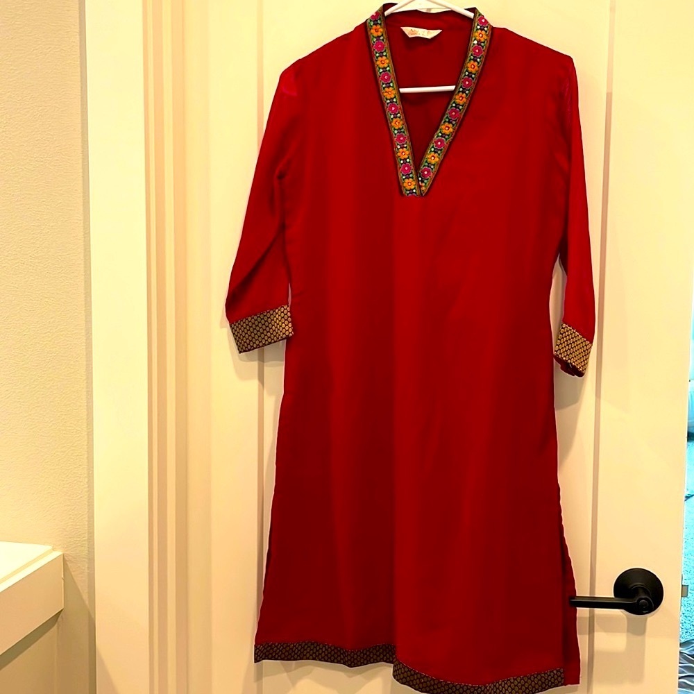 Red long kurta Indian tunic top with embroidered neckline LIKE NEW
